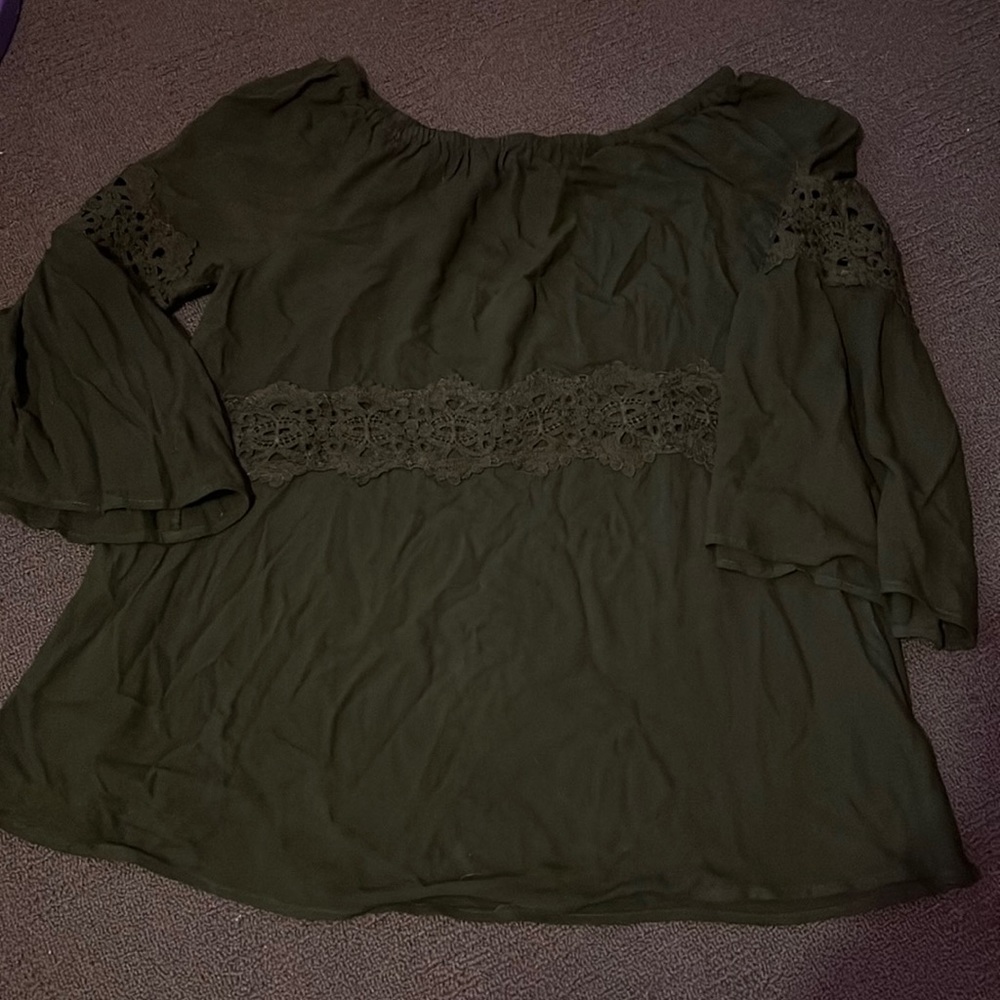 Hunter green umgee top with bell sleeves